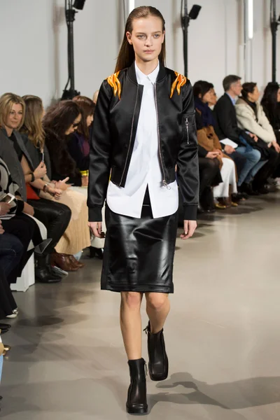 Look 18